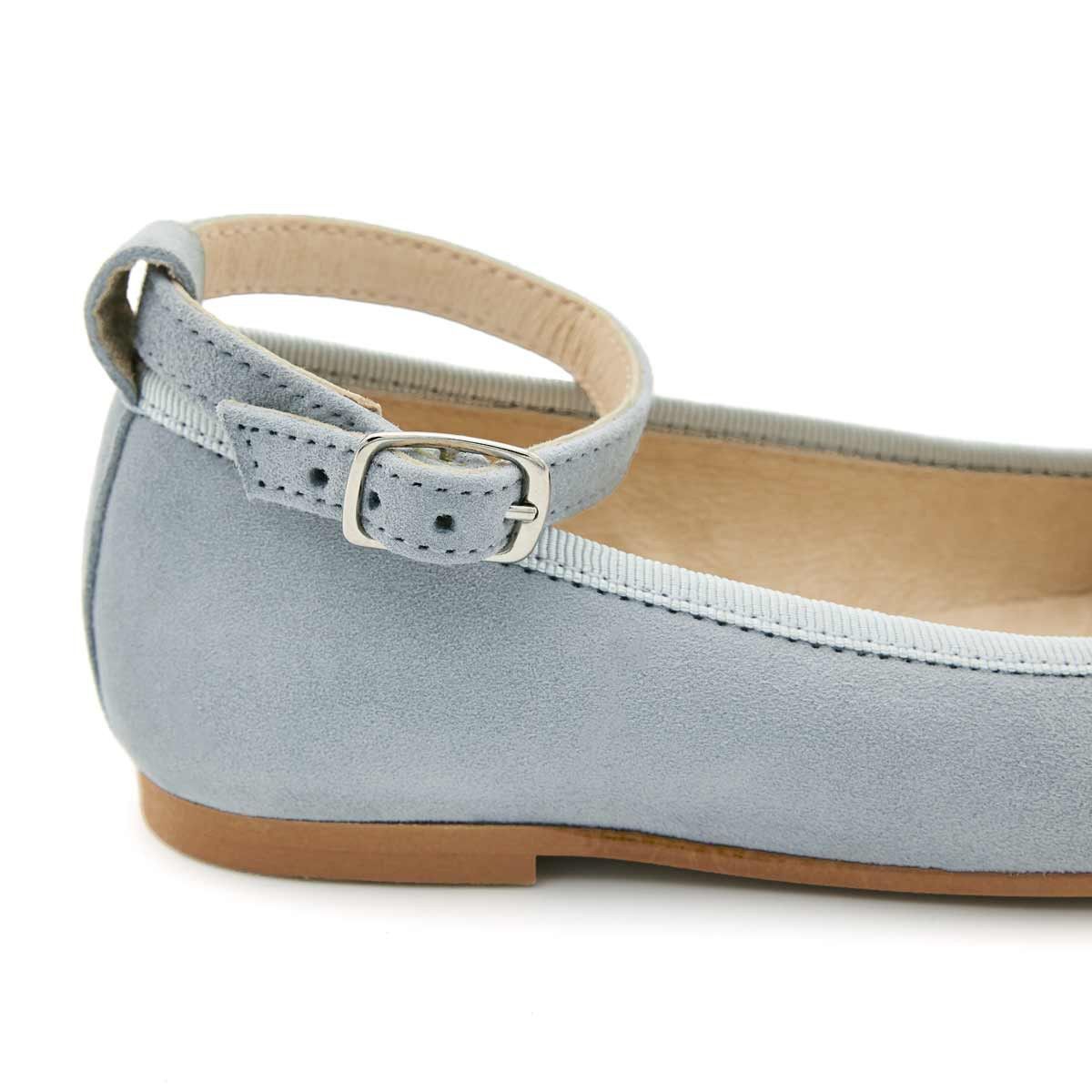 Bailarinas Lazos y Pulseras Ante Agua