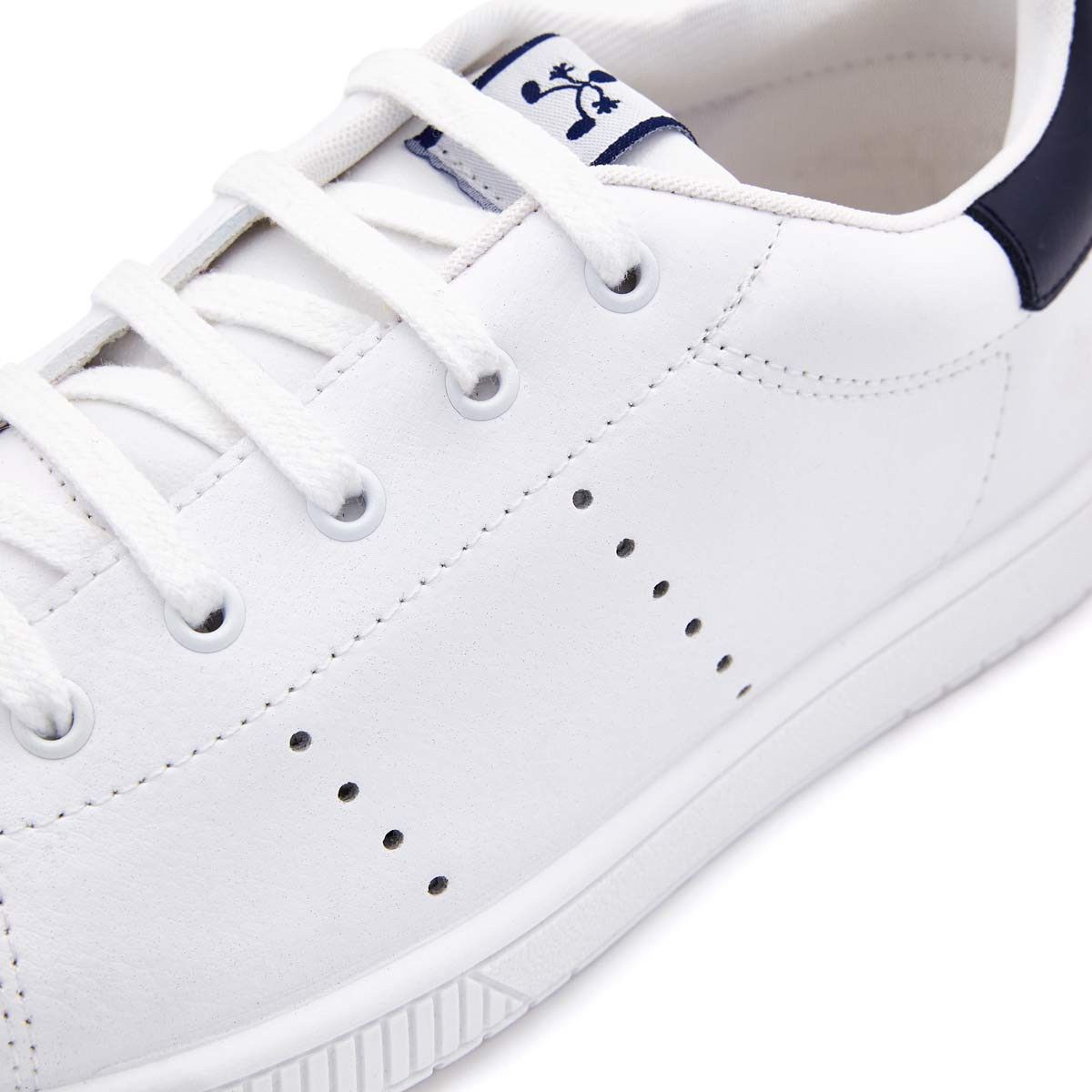 Zapatillas Blancas y Marino Titanitos