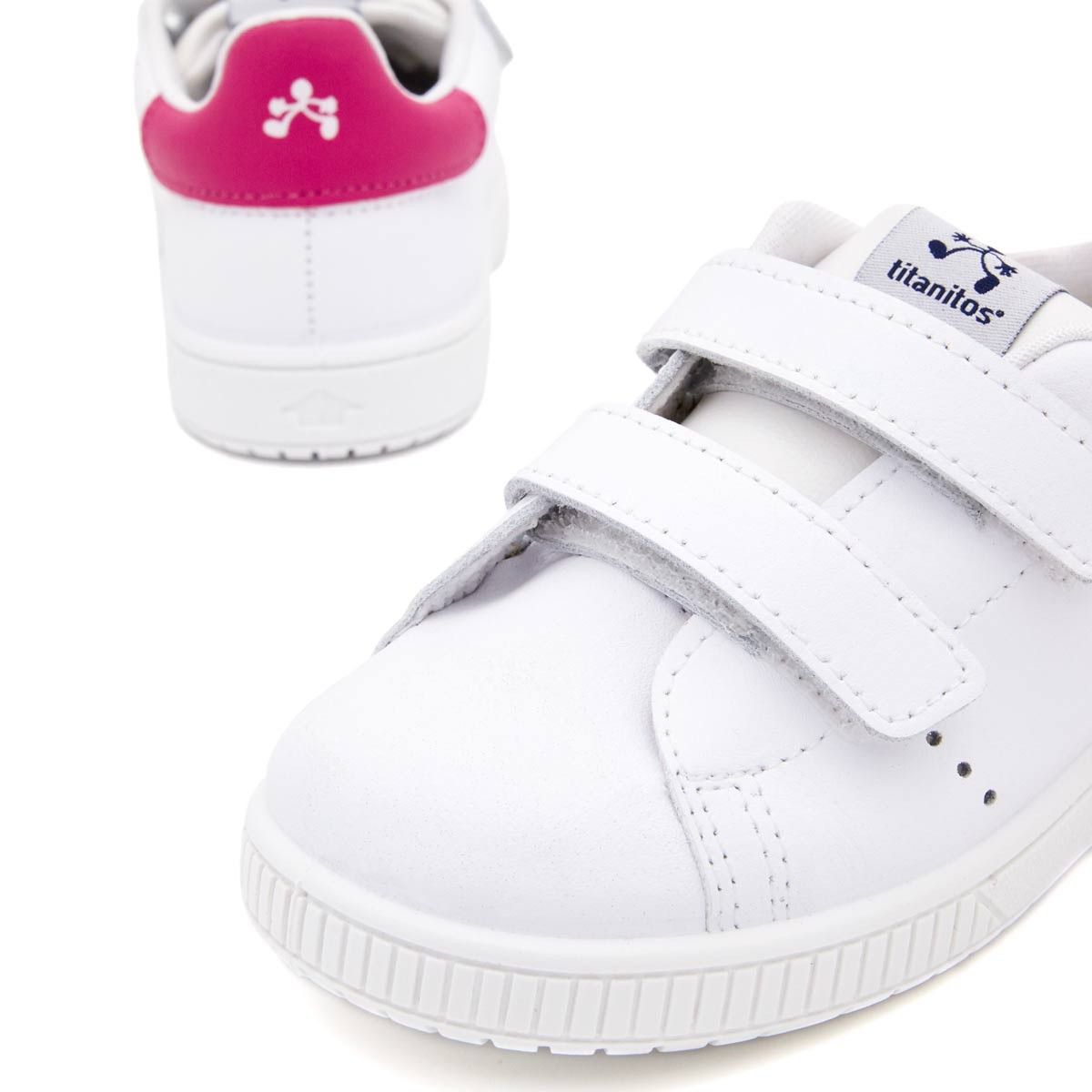 Zapatillas Blancas y Fucsia Tira Adherente Titanitos