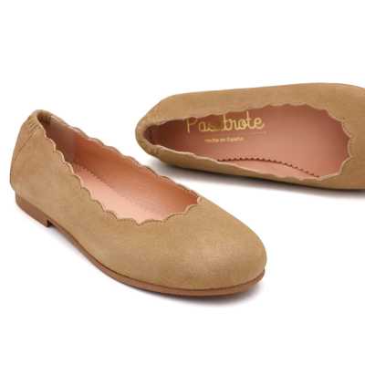 BAILARINA NIÑA ANTE ONDAS CAMEL 2