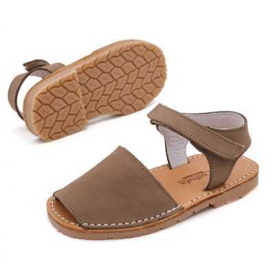 Menorquina para bebés y niños color topo hecha artesanalmente en España - Pasitrote 2