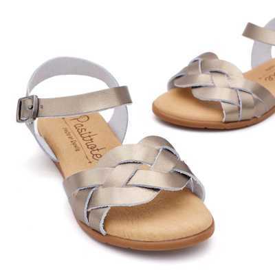 Sandalia para Niña de piel Plata súper cómoda y flexible - Pasitrote 2