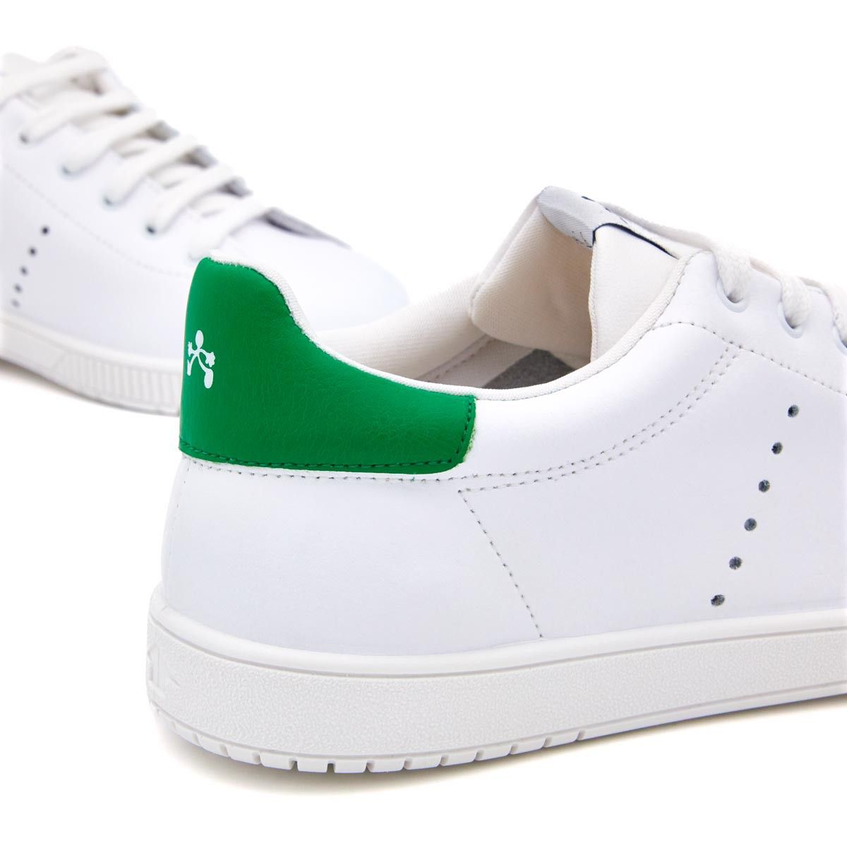 Zapatillas Blancas y Verde Titanitos
