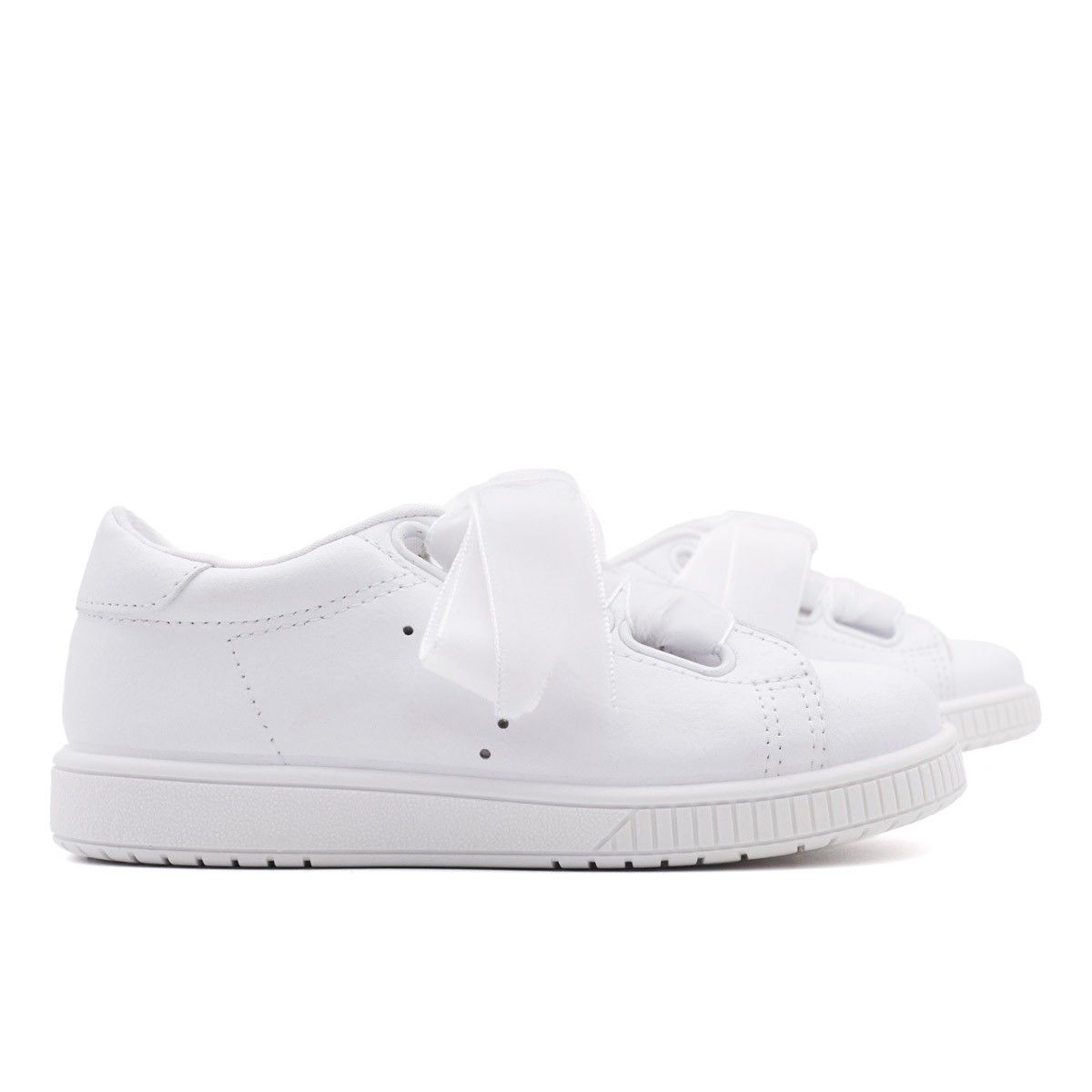 Zapatillas Blancas Lazo Terciopelo Titanitos