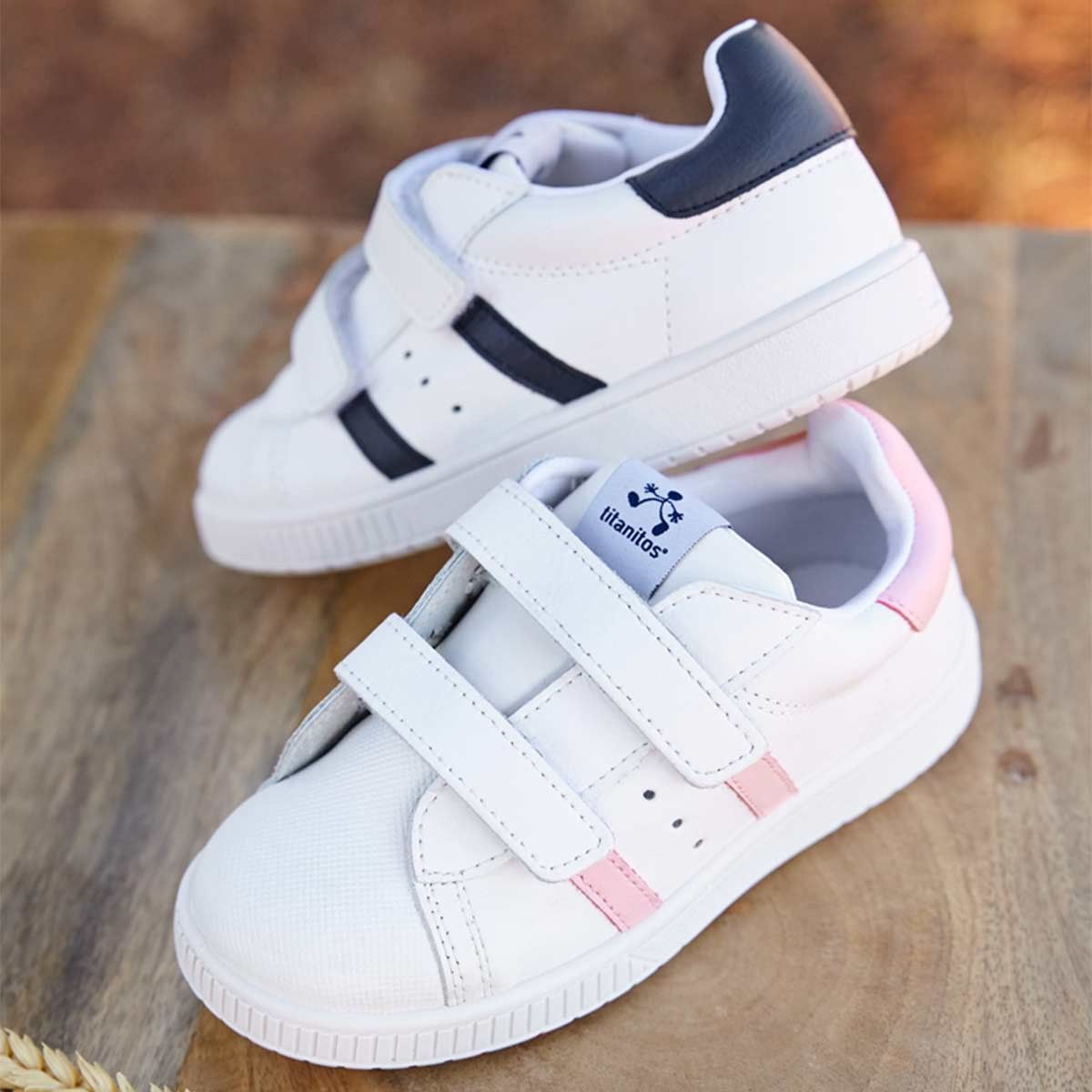 Zapatillas Blancas Tira Adherente Rayas Rosa Titanitos